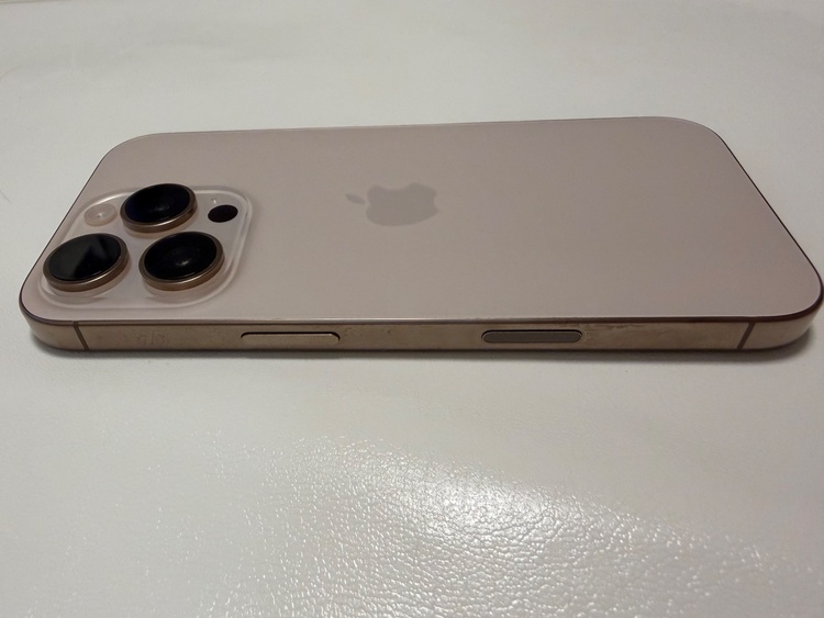 iPhone iPhone 16 Plus 256GB SIMフリー（スマホ）の商品画像 - 査定依頼日：2026年6月11日 - 最高査定価格：98,000円