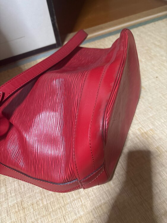 ルイヴィトン　エピ（ブランドバッグ）の商品画像 - 査定依頼日：2024年12月24日 - 最高査定価格：35,000円