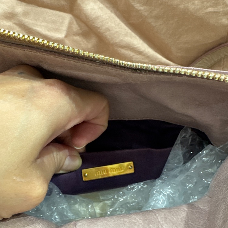 ミュウミュウ  （ブランドバッグ）の商品画像 - 査定依頼日：2025年11月28日 - 最高査定価格：40,000円