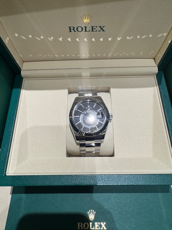 ブラック文字盤、オイスターブレス（高級時計）の商品画像 - 査定依頼日：2025年9月22日 - 最高査定価格：3,110,000円