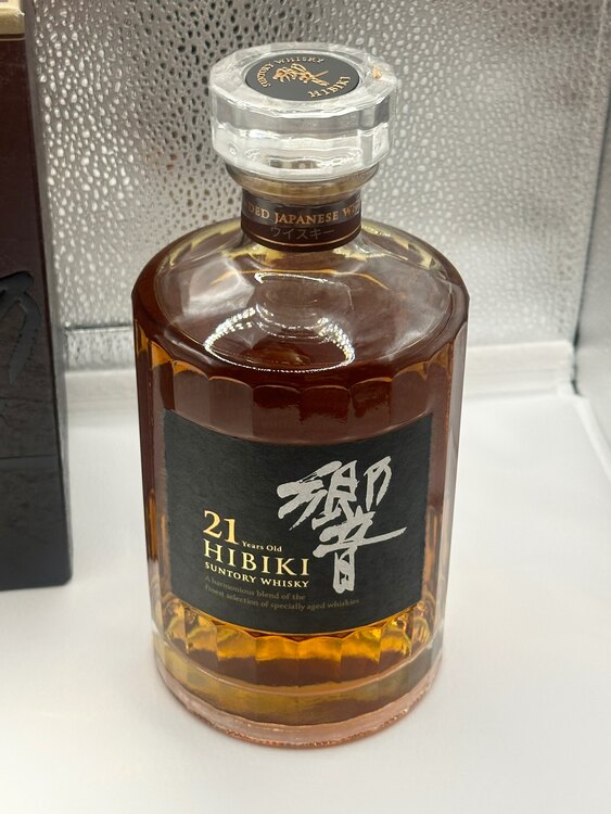 サントリー　響21年（お酒）の商品画像 - 査定依頼日：2025年1月15日 - 最高査定価格：70,000円