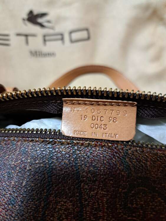 ETROバッグ（ブランドバッグ）の商品画像 - 査定依頼日：2025年3月16日 - 最高査定価格：2,000円