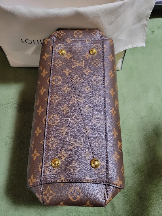 モンテーニュMM（ブランドバッグ）の商品画像 - 査定依頼日：2022年5月8日 - 最高査定価格：150,000円