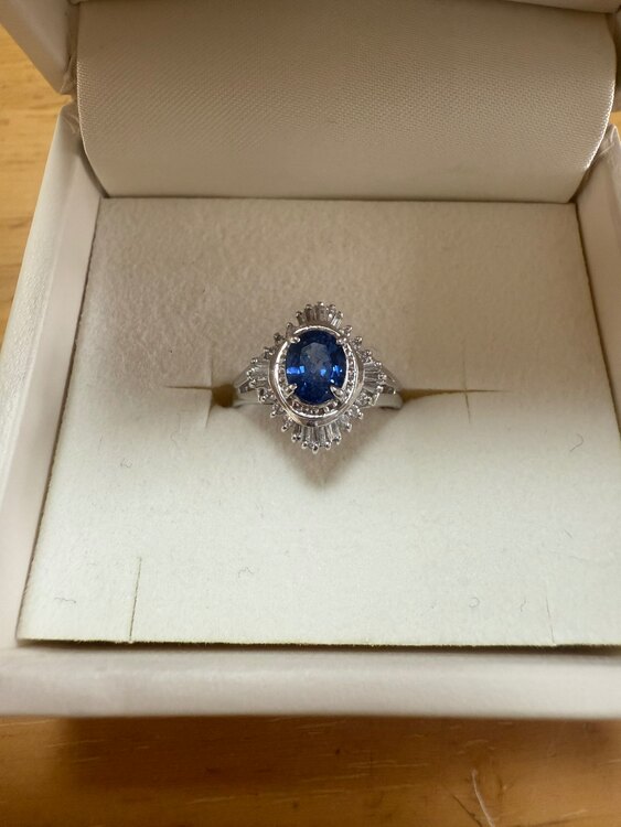 ブルーサファイアリング　pt900（宝石）の商品画像 - 査定依頼日：2025年4月1日 - 最高査定価格：100,000円