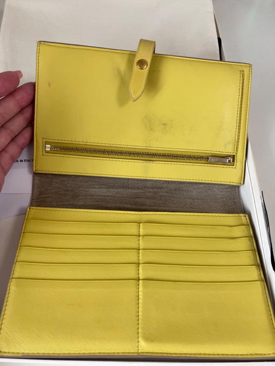 財布（ブランド財布・小物）の商品画像 - 査定依頼日：2025年10月15日 - 最高査定価格：6,000円