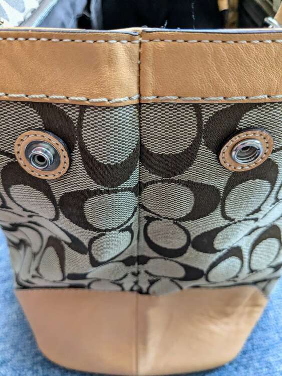 4M-7052（ブランドバッグ）の商品画像 - 査定依頼日：2025年2月13日 - 最高査定価格：5,000円