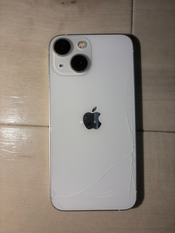 iPhone iPhone 13 mini 128GB Softbank（スマホ）の商品画像 - 査定依頼日：2026年8月6日 - 最高査定価格：23,000円