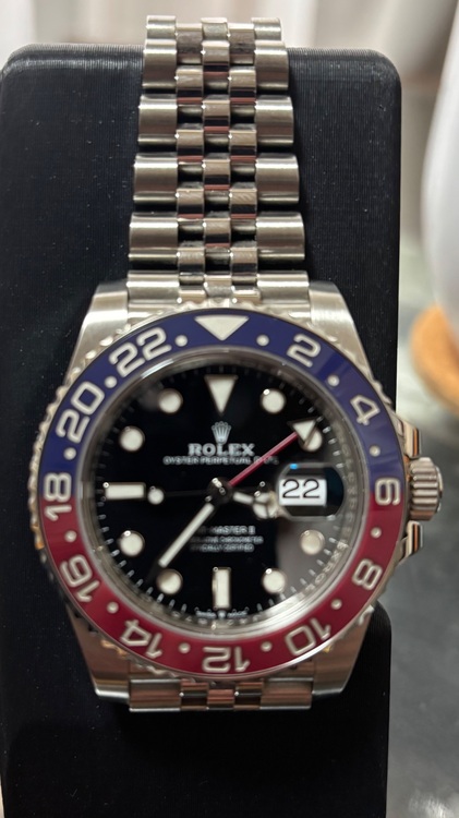 ロレックス GMTマスター 126710BLRO  ジュビリーぶれ（高級時計）の商品画像 - 査定依頼日：2025年8月10日 - 最高査定価格：3,200,000円