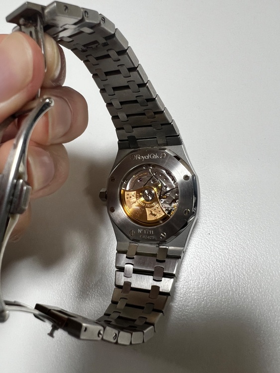 オーデマピゲ ロイヤルオーク 15300s（高級時計）の商品画像 - 査定依頼日：2025年12月22日 - 最高査定価格：4,580,000円