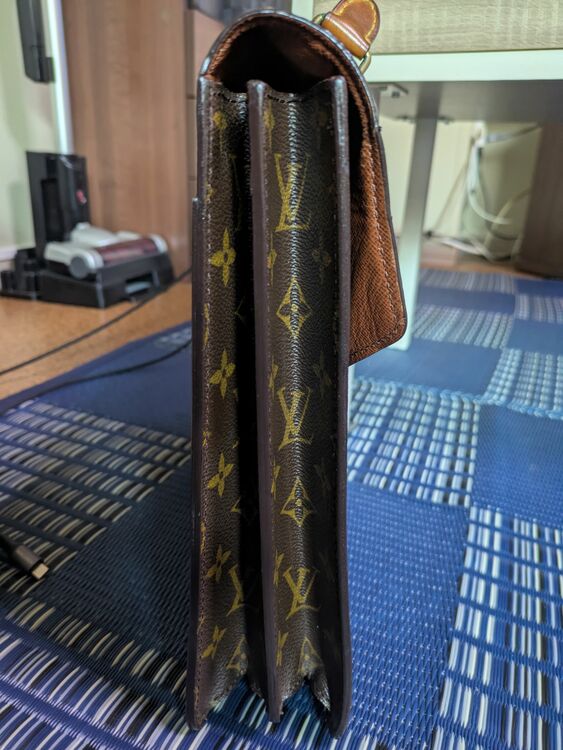 ビジネスバッグ（ブランドバッグ）の商品画像 - 査定依頼日：2025年8月6日 - 最高査定価格：35,000円