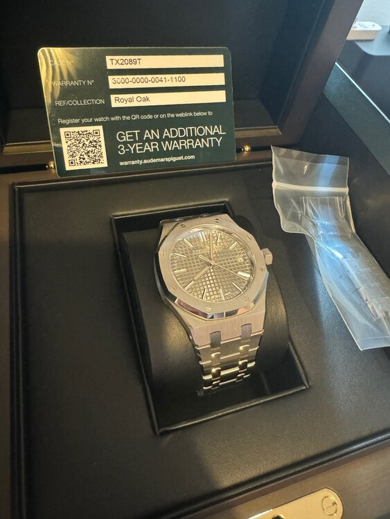 ロイヤルオーク　37mm グレー（高級時計）の商品画像 - 査定依頼日：2025年2月25日 - 最高査定価格：5,300,000円