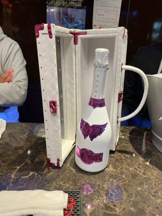 エンジェル空箱（お酒）の商品画像 - 査定依頼日：2025年3月15日 - 最高査定価格：40,000円