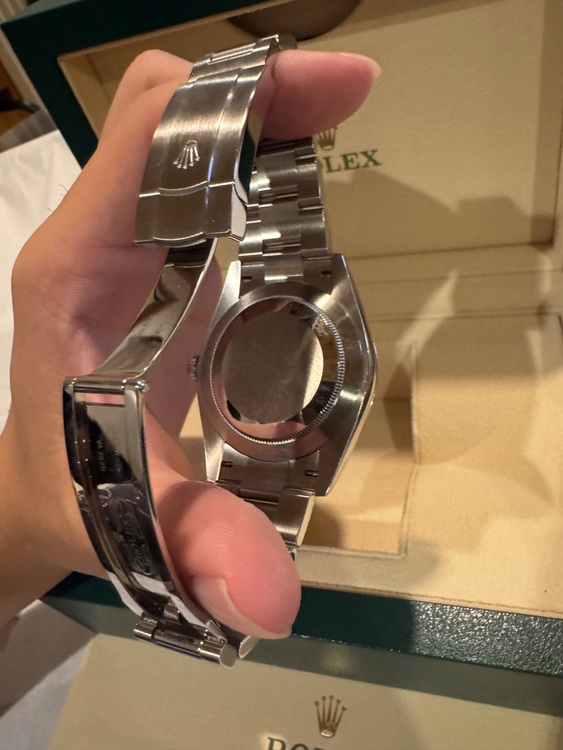 ロレックス パーペチュアル 124300（高級時計）の商品画像 - 査定依頼日：2025年9月7日 - 最高査定価格：2,800,000円