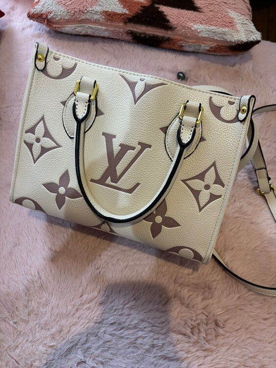 ルイヴィトン オンザゴー（ブランドバッグ）の商品画像 - 査定依頼日：2025年5月9日 - 最高査定価格：250,000円