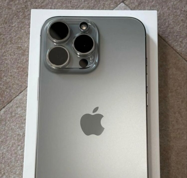 iPhone 16 Pro Max 256GB SIMフリー（スマホ）の商品画像 - 査定依頼日：2025年3月20日 - 最高査定価格：137,000円