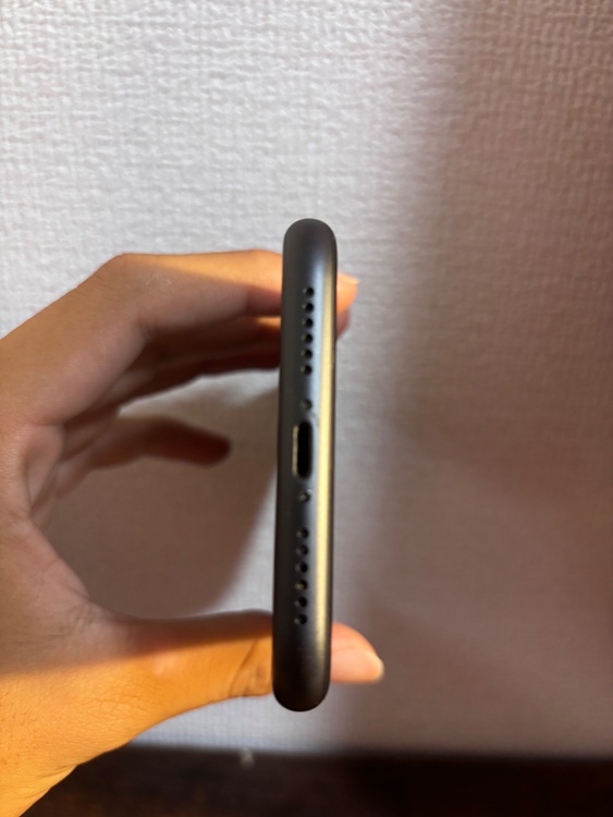 iPhone iPhone11 64GB au（スマホ）の商品画像 - 査定依頼日：2026年5月26日 - 最高査定価格：15,000円