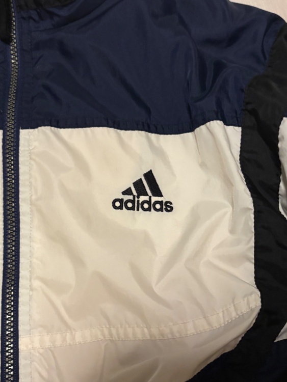 adidas 90s 国旗タグ　ナイロンジャケット（古着・ファッション）の商品画像 - 査定依頼日：2026年5月6日 - 最高査定価格：2,000円