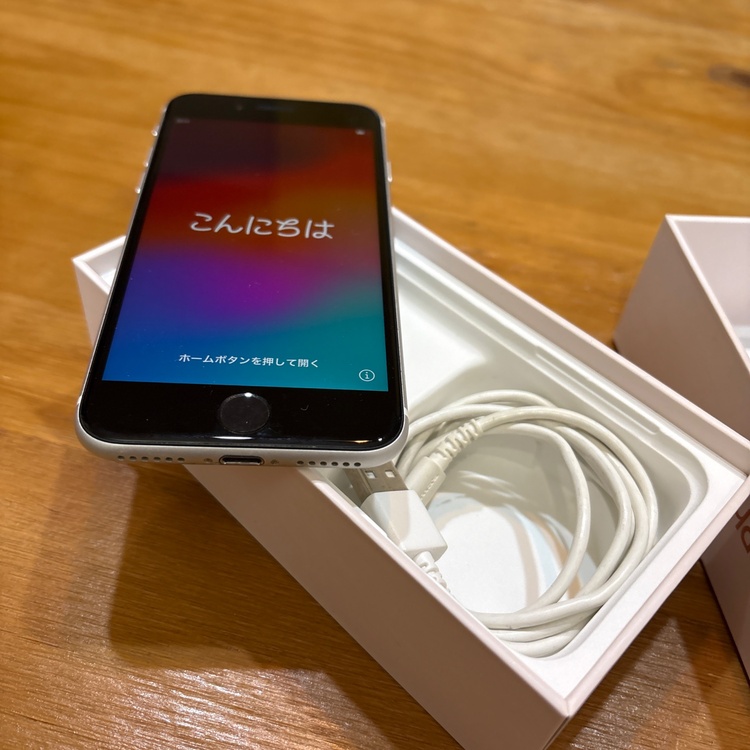 iPhone SE (第 2 世代) 64GB SIMフリー（スマホ）の商品画像 - 査定依頼日：2026年3月23日 - 最高査定価格：11,000円