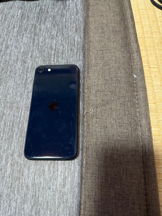 iPhoneSE（スマホ）の商品画像 - 査定依頼日：2026年9月12日 - 最高査定価格：4,000円