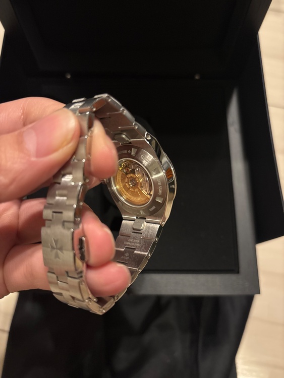 ヴァシュロン コンスタンタン オーヴァーシーズ X46AC980 4600V/200A-B98（高級時計）の商品画像 - 査定依頼日：2026年1月26日 - 最高査定価格：2,850,000円