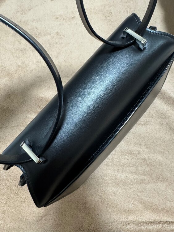 ヴァレクストラ  （ブランドバッグ）の商品画像 - 査定依頼日：2025年4月3日 - 最高査定価格：100,000円