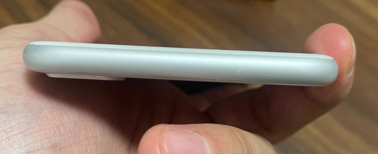 iPhone8 Plus（スマホ）の商品画像 - 査定依頼日：2025年11月1日 - 最高査定価格：8,000円