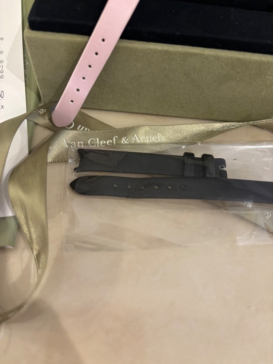 アルハンブラスモールモデル ウォッチ（高級時計）の商品画像 - 査定依頼日：2026年4月12日 - 最高査定価格：820,000円