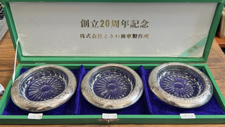 銀製品小物入れ　ガラス+銀（金・貴金属）の商品画像 - 査定依頼日：2025年8月6日 - 最高査定価格：9,000円