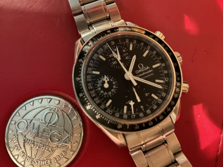 3520.50 スピードマスターマーク40トリプルカレンダー（高級時計）の商品画像 - 査定依頼日：2026年2月3日 - 最高査定価格：305,000円