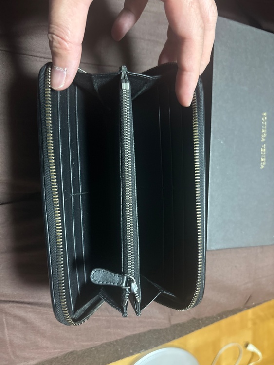 ラウンドファスナー長財布（ブランド財布・小物）の商品画像 - 査定依頼日：2026年5月18日 - 最高査定価格：15,000円