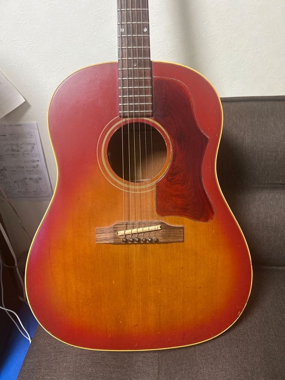 J45 1967年 レッドサンバースト シリアルNo.05684（ピアノ・楽器・PA機材）の商品画像 - 査定依頼日：2026年4月8日 - 最高査定価格：380,000円