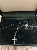 ダイヤの十字架ネックレス（金・貴金属）の商品画像 - 査定依頼日：2025年10月5日 - 最高査定価格：50,000円