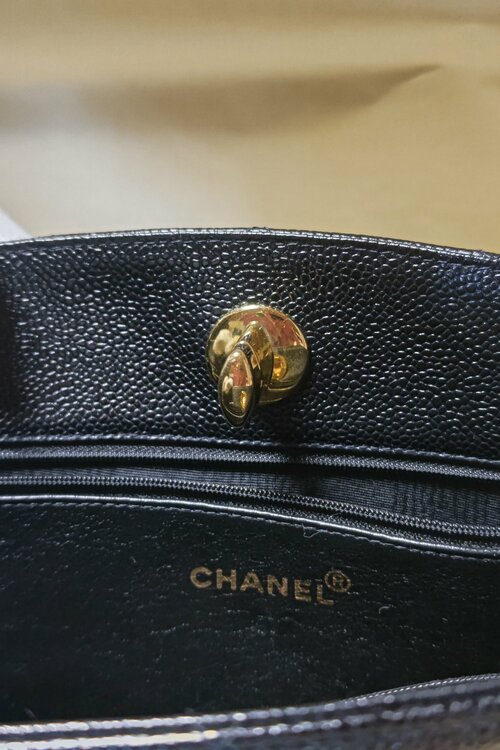 キャビアスキンショルダーバッグ（ブランドバッグ）の商品画像 - 査定依頼日：2026年3月29日 - 最高査定価格：300,000円