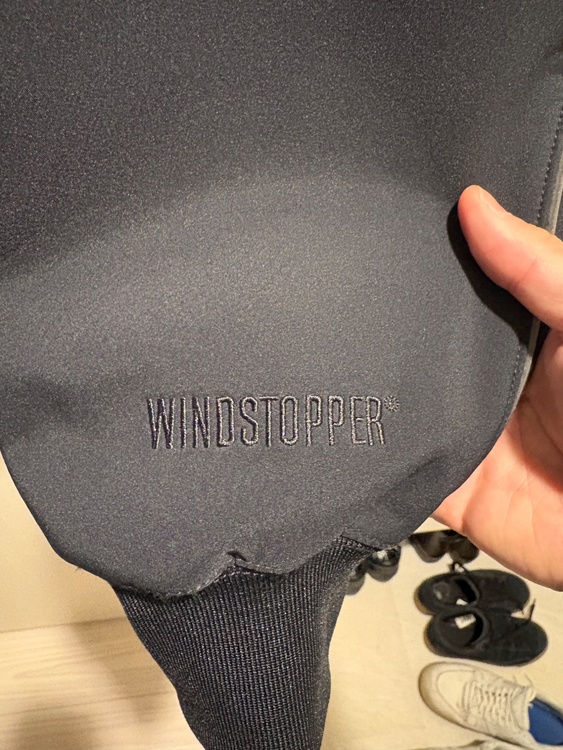 Supreme Windstopper Zip Up Hooded Black（古着・ファッション）の商品画像 - 査定依頼日：2026年2月14日 - 最高査定価格：20,000円