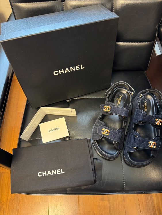 CHANELシャネルネイビーフットベットサンダル ネイビー レディース（古着・ファッション）の商品画像 - 査定依頼日：2025年9月17日 - 最高査定価格：40,000円