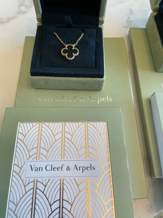 Van cleef & Alpels（宝石）の商品画像 - 査定依頼日：2026年5月9日 - 最高査定価格：370,000円
