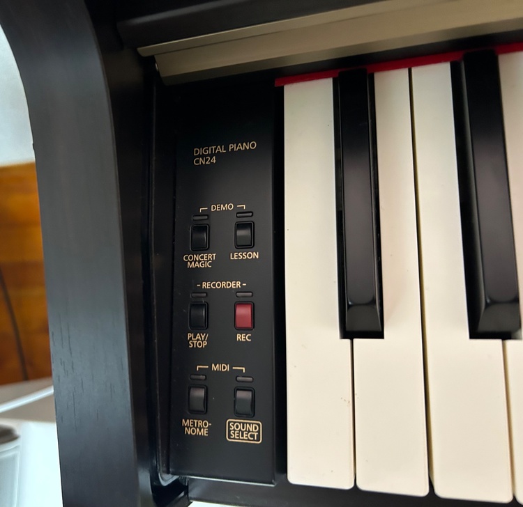 電子ピアノ（デジタルピアノ）CN24R  14製（ピアノ・楽器・PA機材）の商品画像 - 査定依頼日：2026年4月30日 - 最高査定価格：100,000円