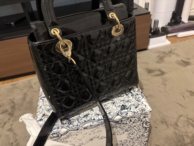 レディーディオールミディアム（ブランドバッグ）の商品画像 - 査定依頼日：2026年4月3日 - 最高査定価格：200,000円