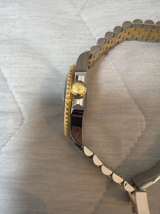 ロレックス GMTマスター 昨年の年末にこうにゅ（高級時計）の商品画像 - 査定依頼日：2025年10月21日 - 最高査定価格：3,200,000円