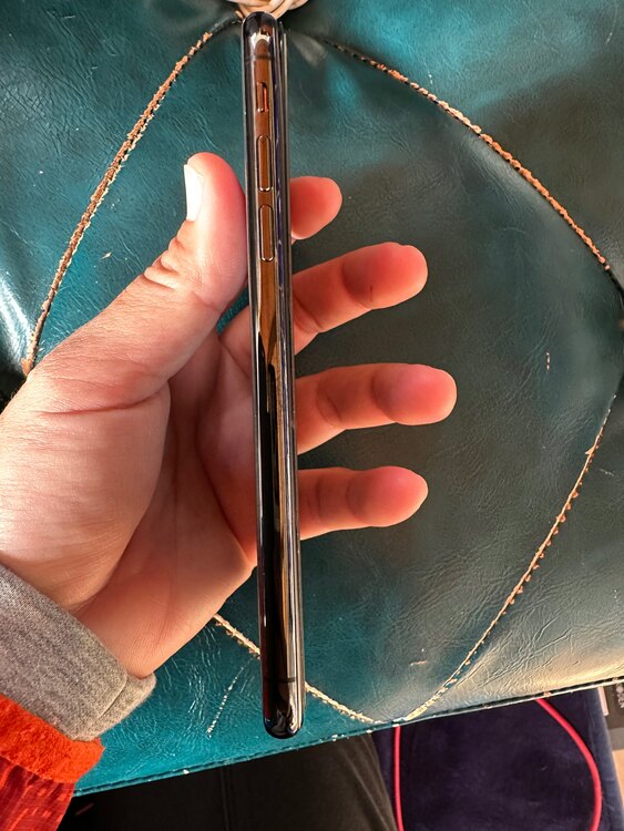 iPhone xs（スマホ）の商品画像 - 査定依頼日：2025年1月31日 - 最高査定価格：23,000円