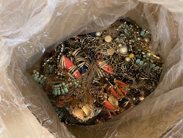 メッキアクセサリー　90キロ（金・貴金属）の商品画像 - 査定依頼日：2025年7月21日 - 最高査定価格：25,000円