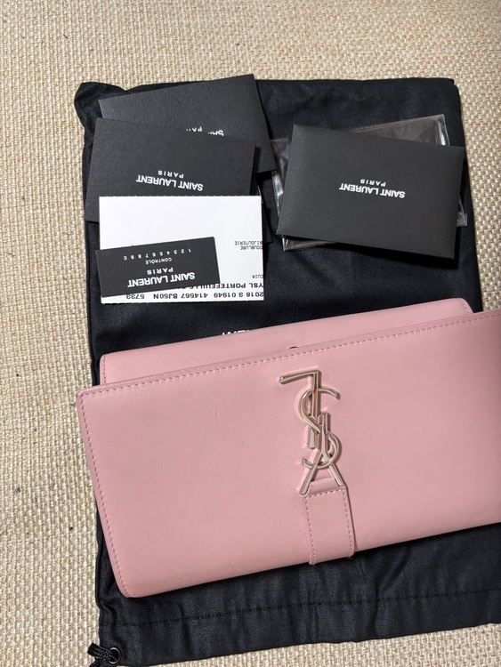 イブサンローラン  （ブランドバッグ）の商品画像 - 査定依頼日：2025年9月30日 - 最高査定価格：30,000円