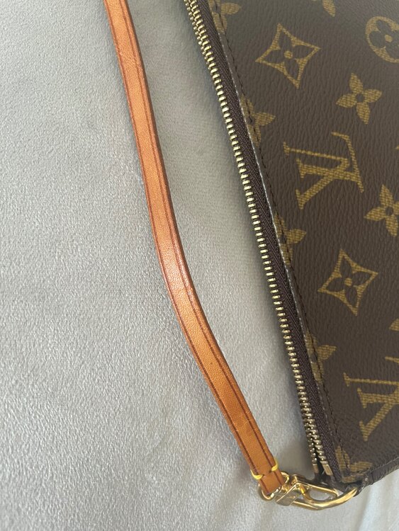 ポシェットアクセソワール （ブランドバッグ）の商品画像 - 査定依頼日：2025年5月1日 - 最高査定価格：75,000円