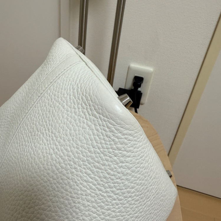 ピコタンロックpm ホワイト（ブランドバッグ）の商品画像 - 査定依頼日：2025年12月7日 - 最高査定価格：350,000円