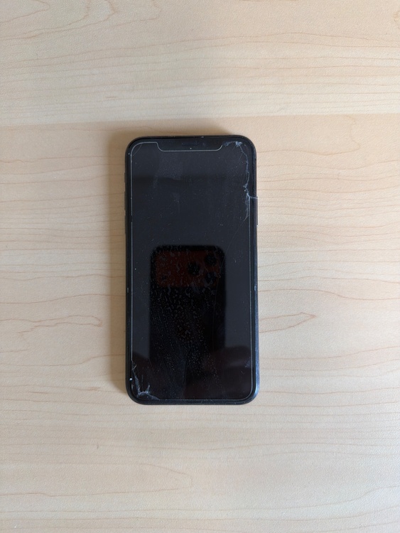 iPhone 73 Xs  MTE02J/A（スマホ）の商品画像 - 査定依頼日：2026年5月7日 - 最高査定価格：17,000円