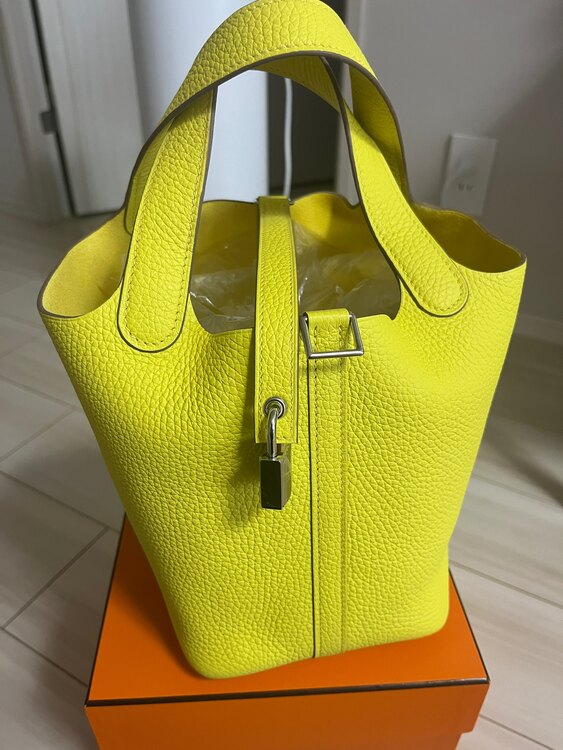 ピコタンロック18（ブランドバッグ）の商品画像 - 査定依頼日：2025年4月19日 - 最高査定価格：800,000円