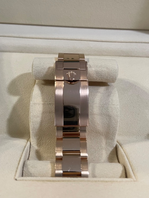 ロレックス GMTマスター 126715CHNr（高級時計）の商品画像 - 査定依頼日：2025年8月27日 - 最高査定価格：5,320,000円