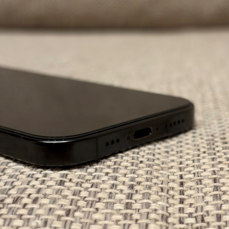 iPhone 16 Pro 256GB 本体 SIMフリー ブラックチタニウム（スマホ）の商品画像 - 査定依頼日：2026年9月26日 - 最高査定価格：121,000円