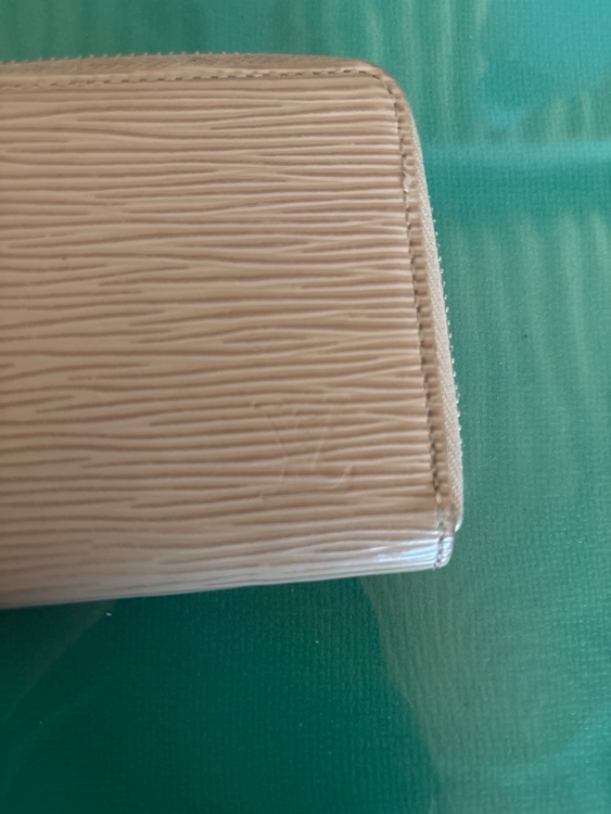 ルイヴィトン エピ （ブランドバッグ）の商品画像 - 査定依頼日：2025年10月3日 - 最高査定価格：20,000円