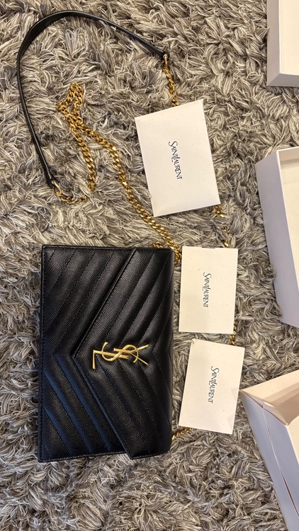 イブサンローラン  （ブランドバッグ）の商品画像 - 査定依頼日：2026年3月25日 - 最高査定価格：140,000円